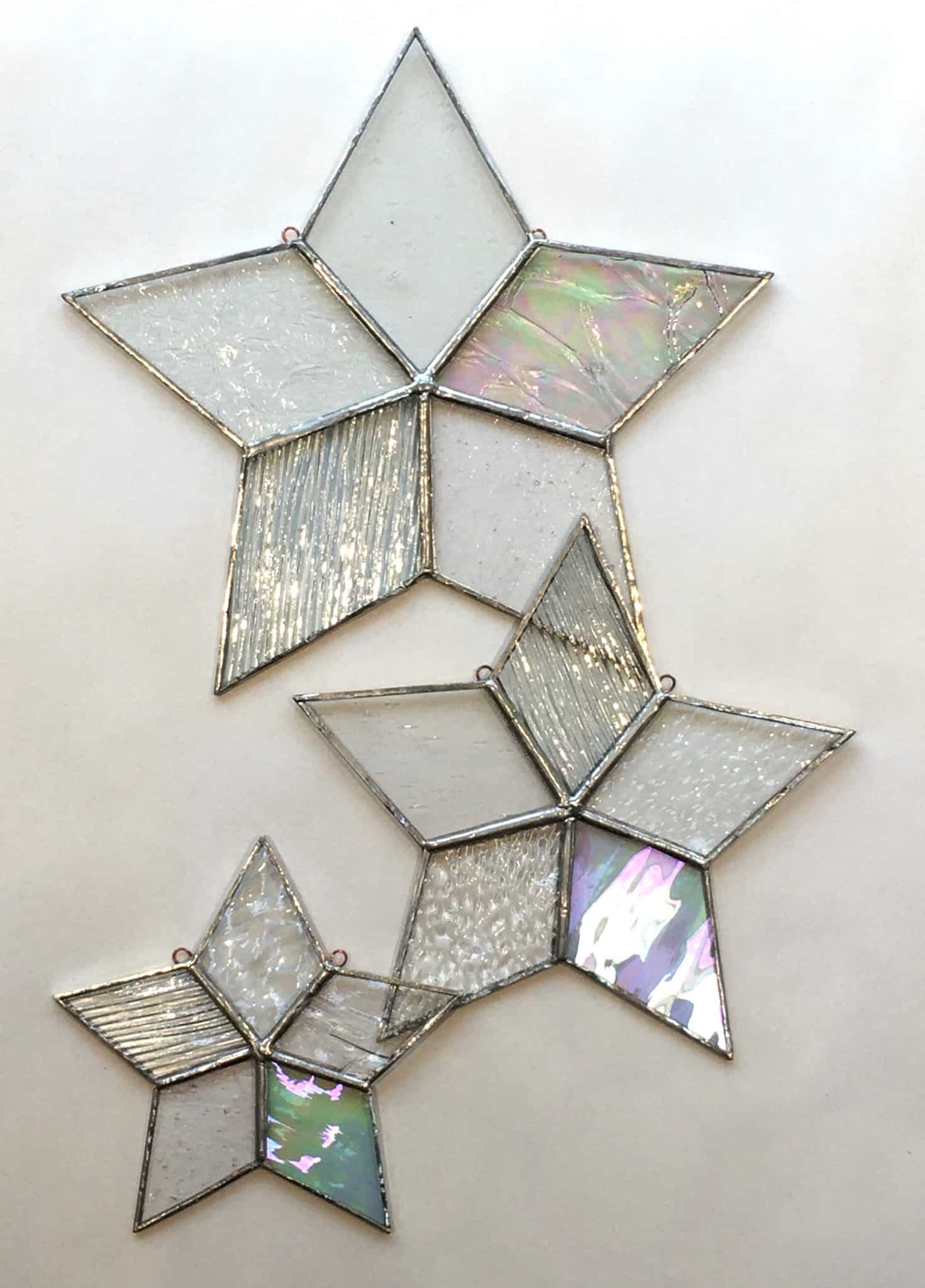 gray stained glass        <h3 class=